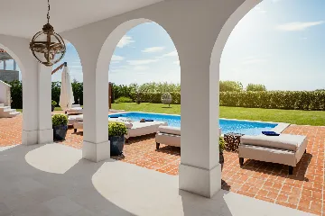 Family Villa with Pool in Vabriga