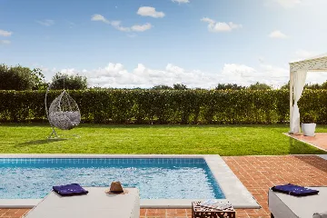 Family Villa with Pool in Vabriga