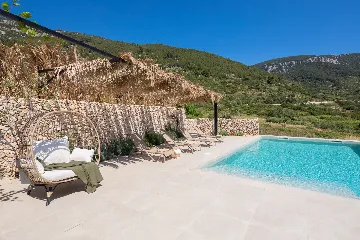 Modern Villa Retreat with Pool, Komiža