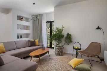 Modern Villa Retreat with Pool, Komiža