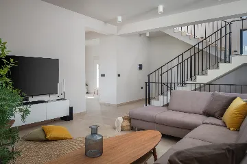 Modern Villa Retreat with Pool, Komiža