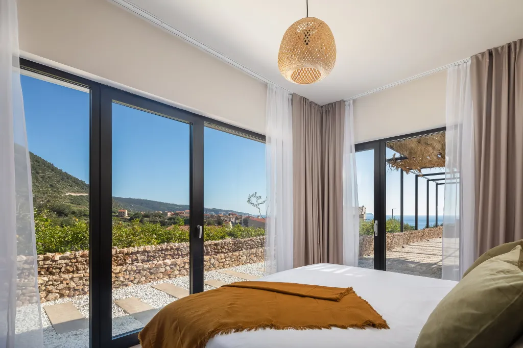 Modern Villa Retreat with Pool, Komiža