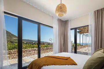 Modern Villa Retreat with Pool, Komiža