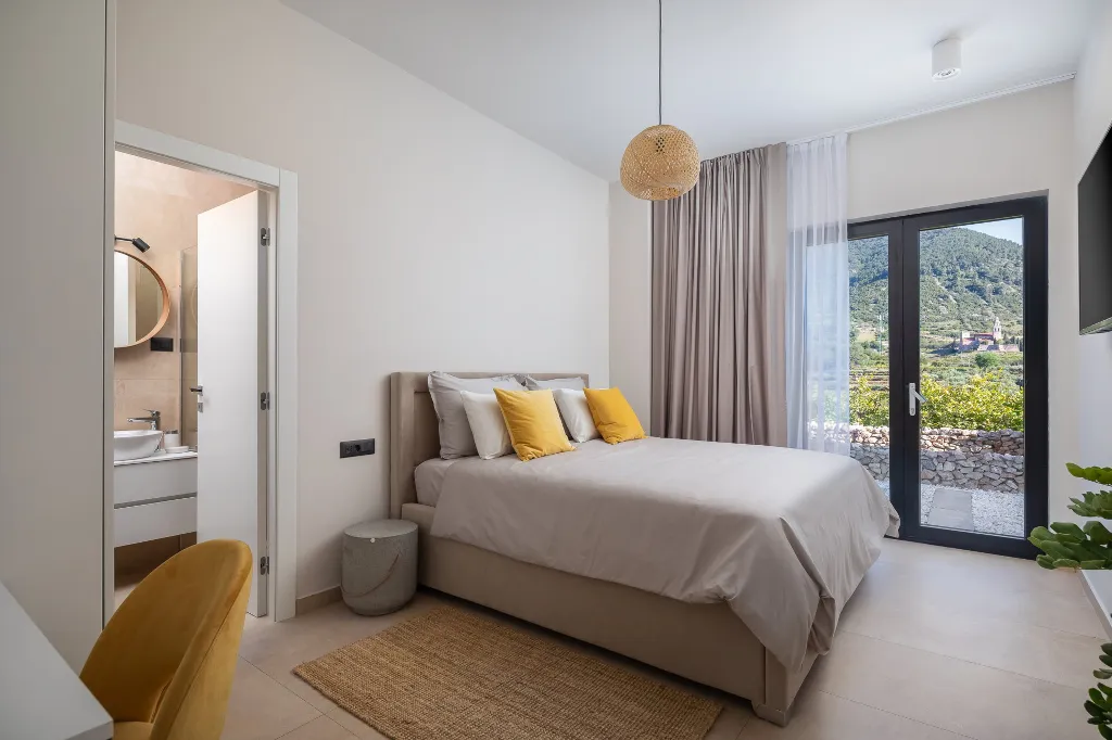 Modern Villa Retreat with Pool, Komiža