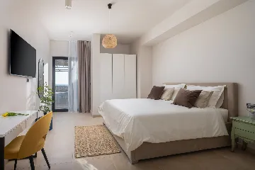 Modern Villa Retreat with Pool, Komiža