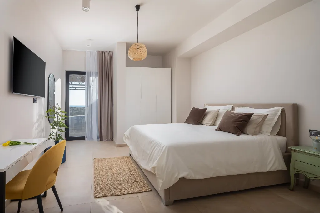 Modern Villa Retreat with Pool, Komiža