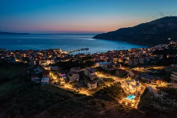 Modern Villa Retreat with Pool, Komiža