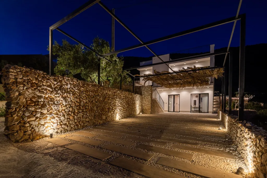 Modern Villa Retreat with Pool, Komiža