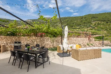 Modern Villa Retreat with Pool, Komiža