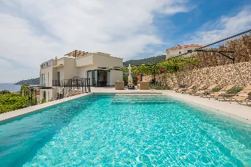Modern Villa Retreat with Pool, Komiža