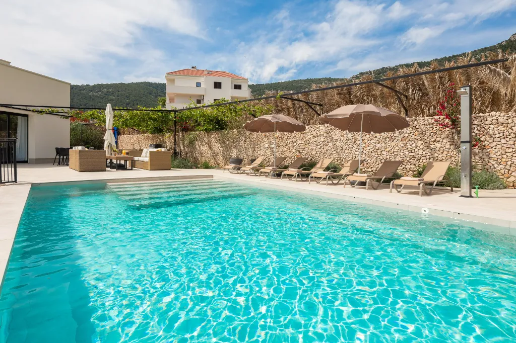 Modern Villa Retreat with Pool, Komiža