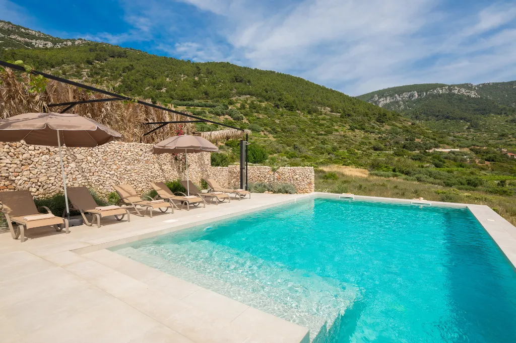 Modern Villa Retreat with Pool, Komiža