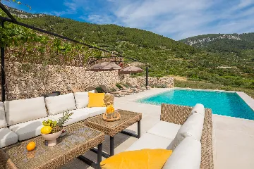 Modern Villa Retreat with Pool, Komiža