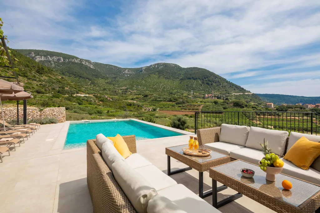 Modern Villa Retreat with Pool, Komiža