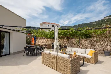Modern Villa Retreat with Pool, Komiža
