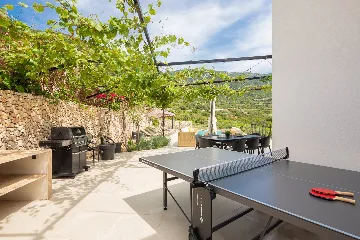 Modern Villa Retreat with Pool, Komiža