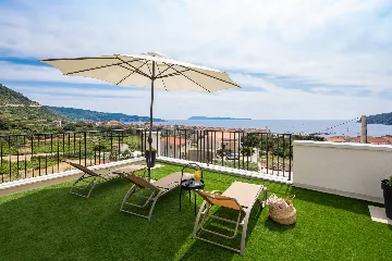 Modern Villa Retreat with Pool, Komiža