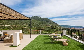 Modern Villa Retreat with Pool, Komiža