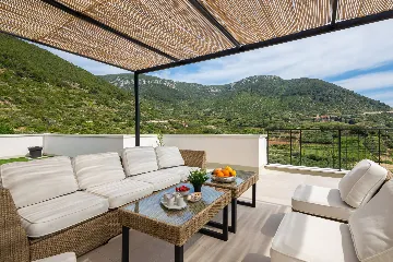 Modern Villa Retreat with Pool, Komiža