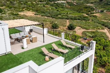 Modern Villa Retreat with Pool, Komiža