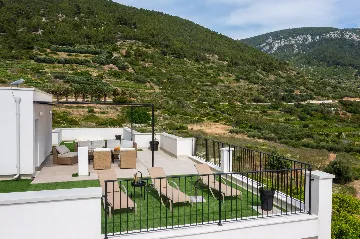 Modern Villa Retreat with Pool, Komiža