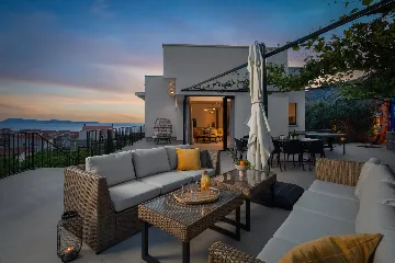 Modern Villa Retreat with Pool, Komiža