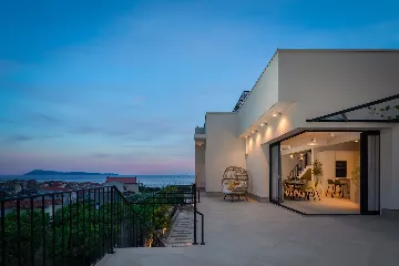 Modern Villa Retreat with Pool, Komiža