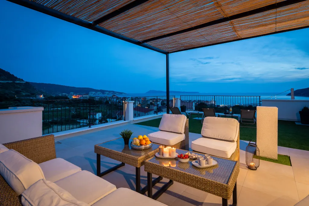 Modern Villa Retreat with Pool, Komiža