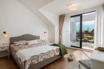 Modern 6-Bedroom Villa with Pool in Kaštel Lukšić