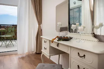 Modern 6-Bedroom Villa with Pool in Kaštel Lukšić