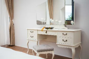 Modern 6-Bedroom Villa with Pool in Kaštel Lukšić