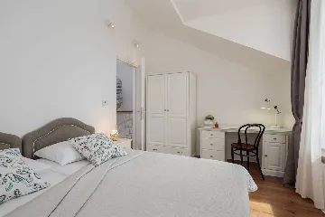 Modern 6-Bedroom Villa with Pool in Kaštel Lukšić