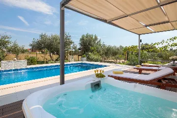 Modern 6-Bedroom Villa with Pool in Kaštel Lukšić