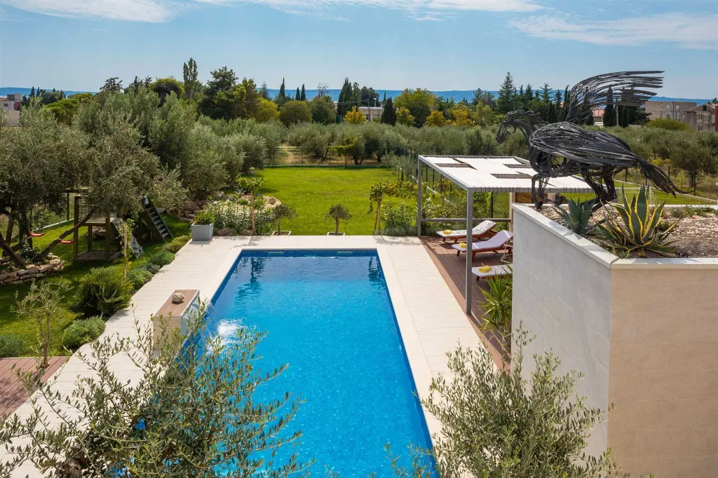 Modern 6-Bedroom Villa with Pool in Kaštel Lukšić