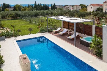 Modern 6-Bedroom Villa with Pool in Kaštel Lukšić