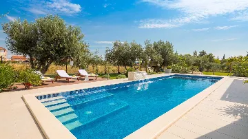 Modern 6-Bedroom Villa with Pool in Kaštel Lukšić