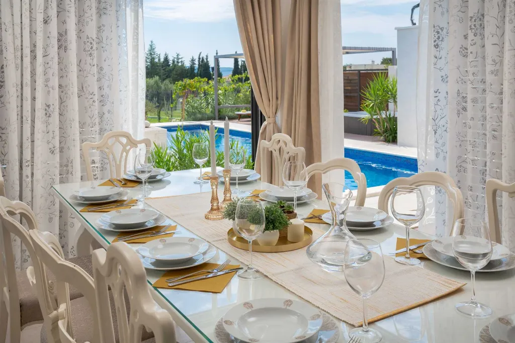 Modern 6-Bedroom Villa with Pool in Kaštel Lukšić