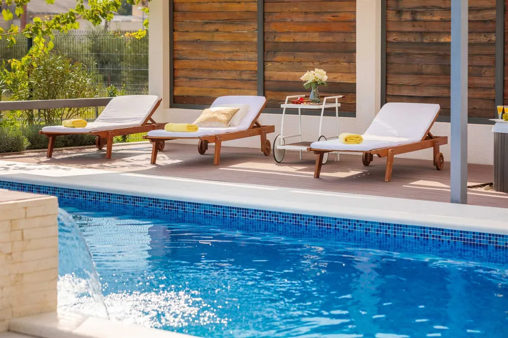 Modern 6-Bedroom Villa with Pool in Kaštel Lukšić