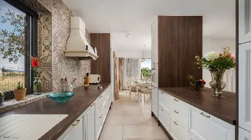 Modern 6-Bedroom Villa with Pool in Kaštel Lukšić