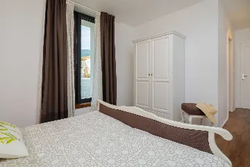 Modern 6-Bedroom Villa with Pool in Kaštel Lukšić