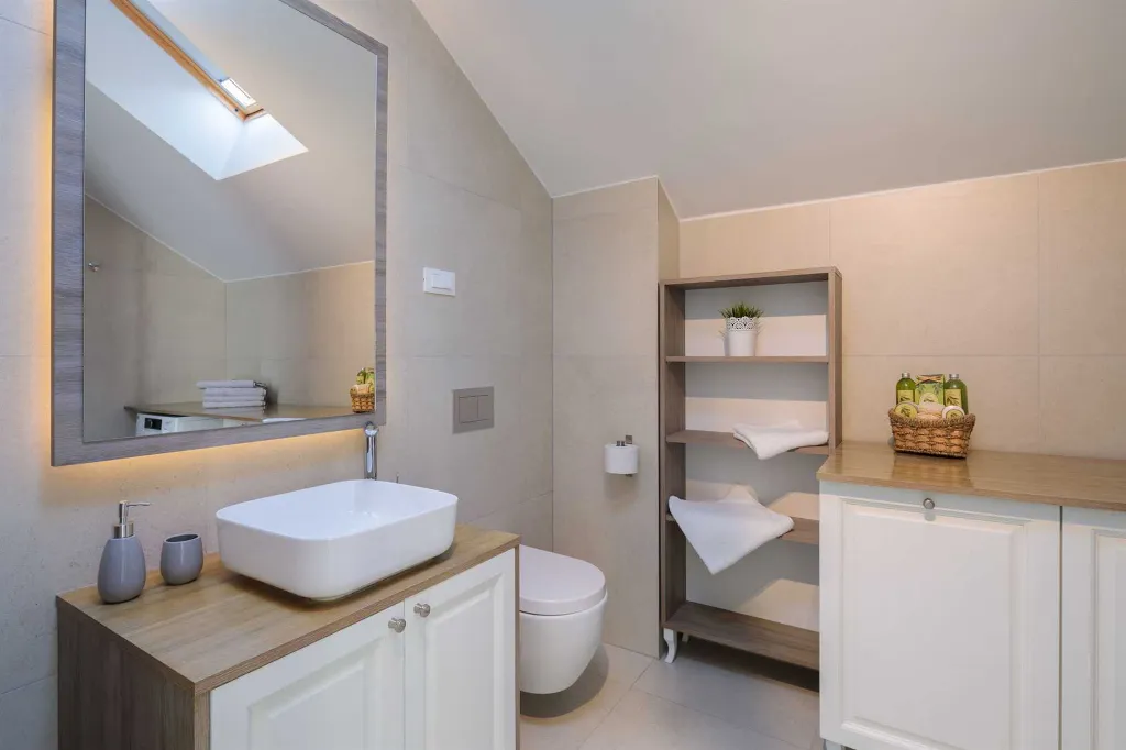 Modern 6-Bedroom Villa with Pool in Kaštel Lukšić