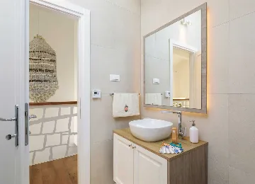 Modern 6-Bedroom Villa with Pool in Kaštel Lukšić