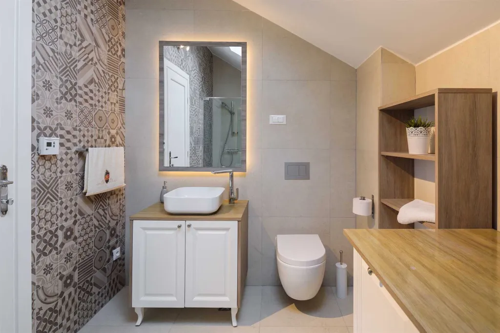 Modern 6-Bedroom Villa with Pool in Kaštel Lukšić