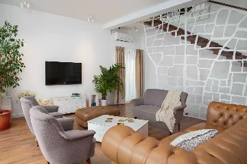 Modern 6-Bedroom Villa with Pool in Kaštel Lukšić