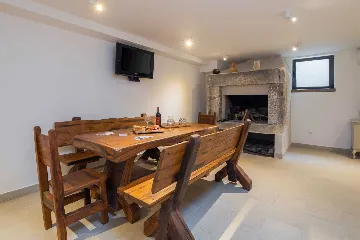 Modern 6-Bedroom Villa with Pool in Kaštel Lukšić