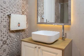 Modern 6-Bedroom Villa with Pool in Kaštel Lukšić