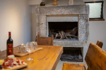 Modern 6-Bedroom Villa with Pool in Kaštel Lukšić