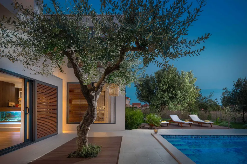 Modern 6-Bedroom Villa with Pool in Kaštel Lukšić