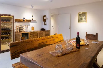 Modern 6-Bedroom Villa with Pool in Kaštel Lukšić