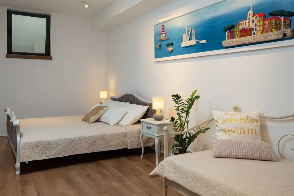 Modern 6-Bedroom Villa with Pool in Kaštel Lukšić